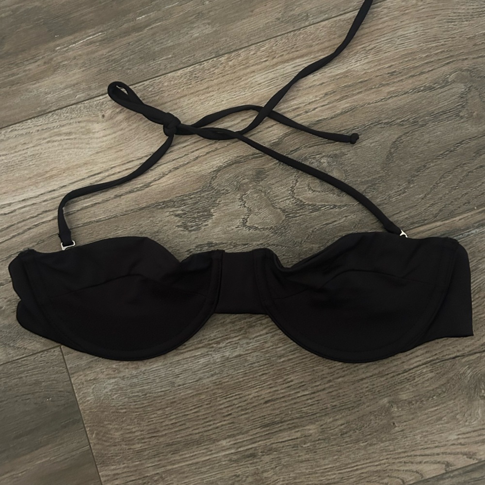 Frankie’s bikinis black halter underwire tie back bikini top size medium